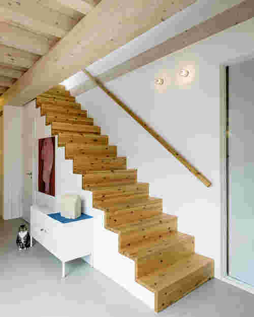 Bauhausstil exklusiv - Treppenhaus aus Holz
