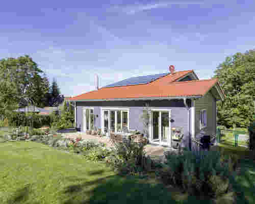 Blaues Naturhaus mit Garten 